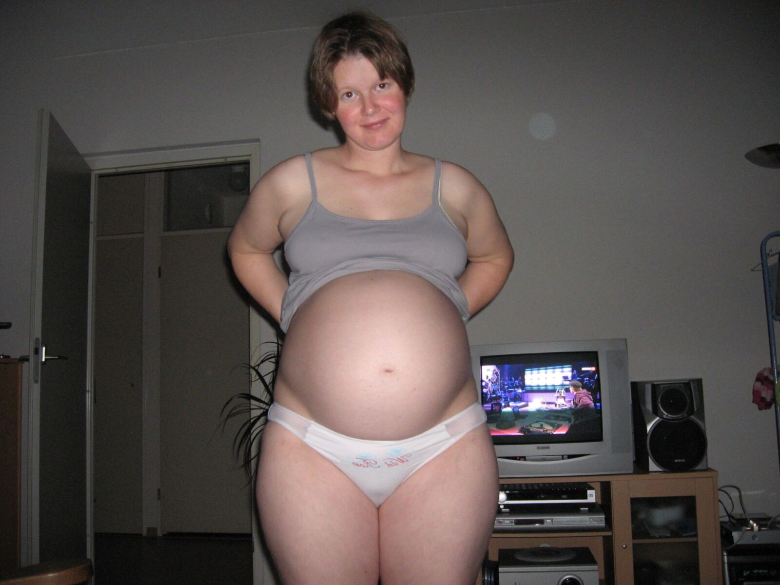 Marjolyn naakt zwanger