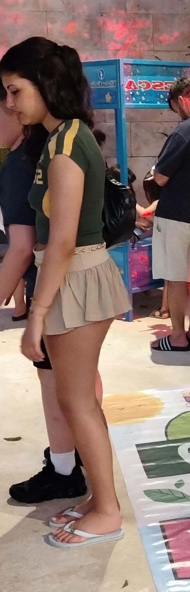 Chev Sexucized British Chav Teen Salope Best Ass and Legs