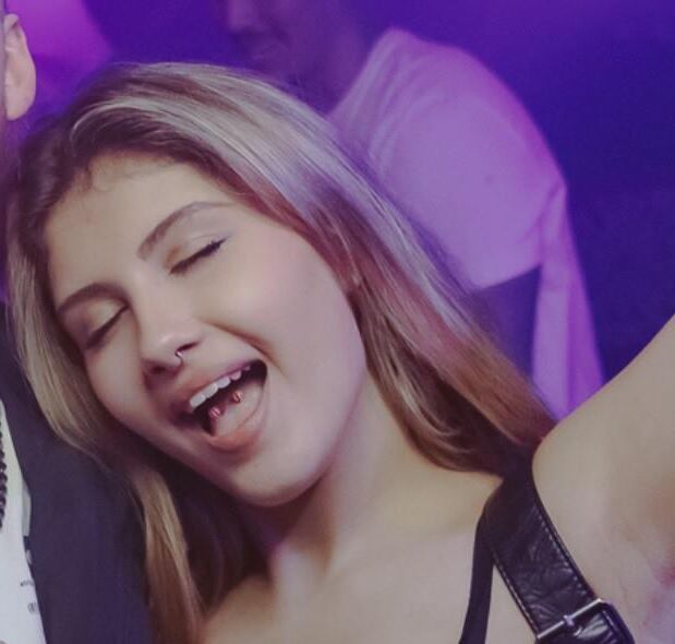 Chev Sexucized British Chav Teen Salope Best Ass and Legs