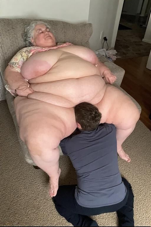 Large Grannies With a Dude Who Loves Large Grannies