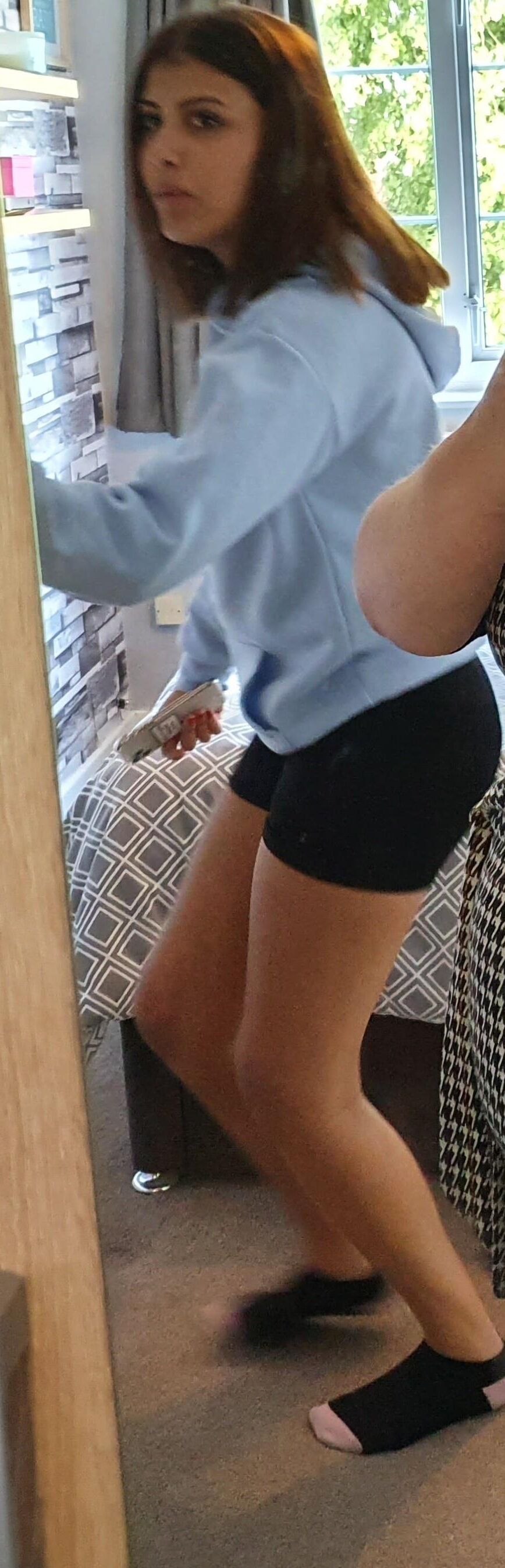 Chev Sexucized British Chav Teen Salope Best Ass and Legs