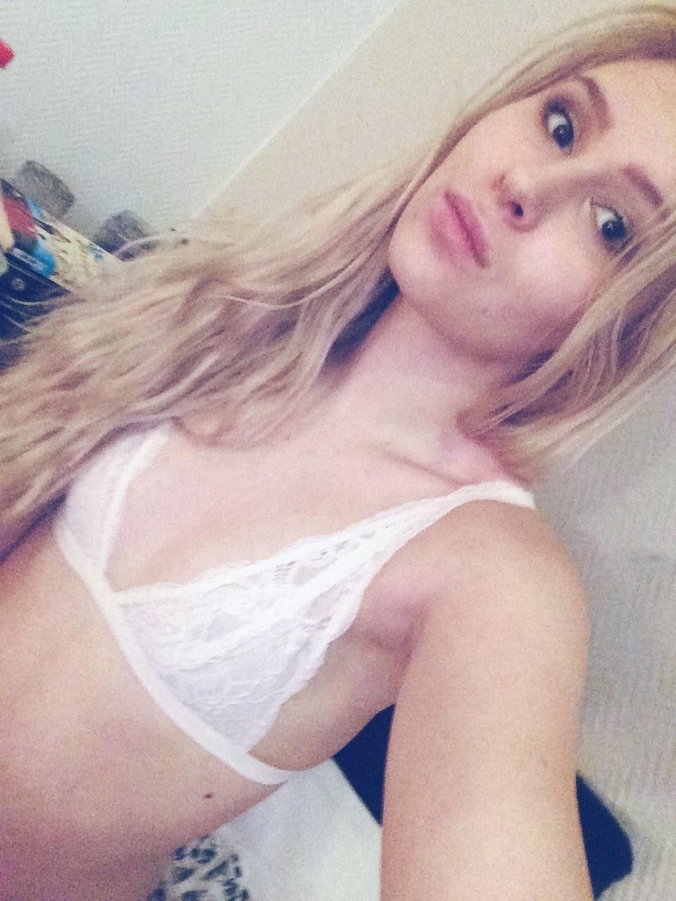 Selfies blonds adolescents minces