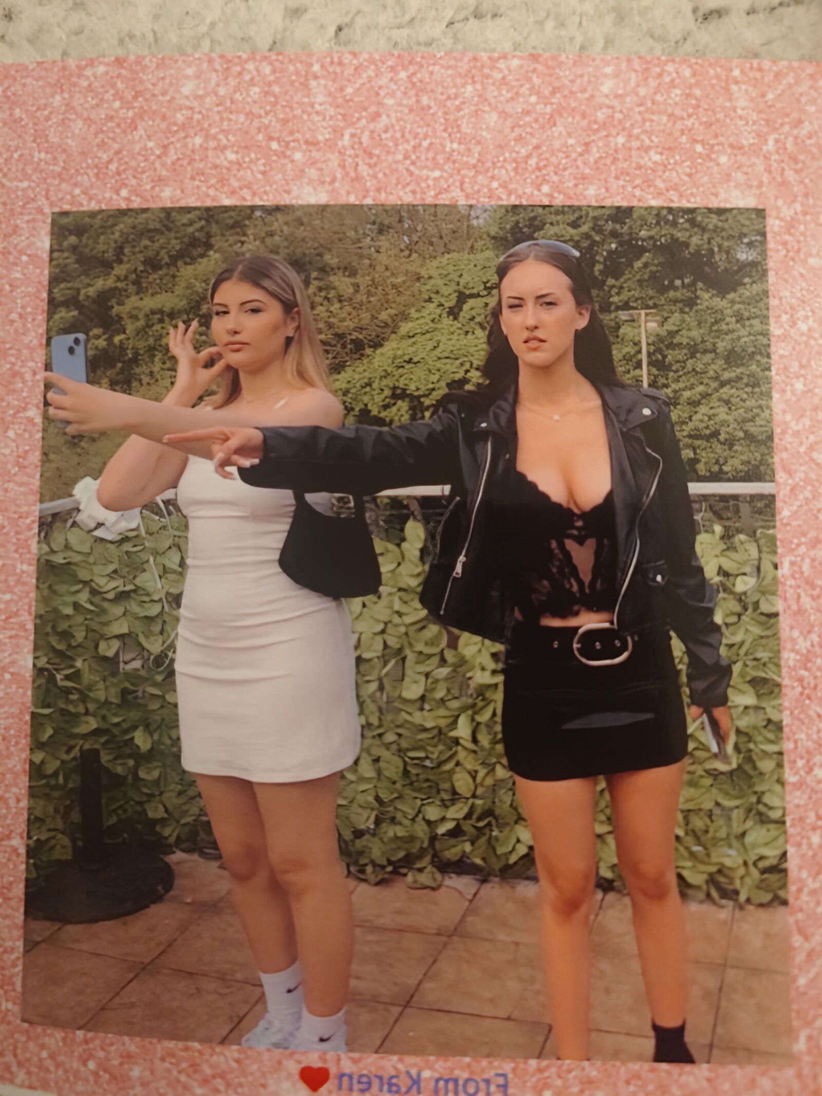 Miah durchbohrte enge britische Chav Teen Slut sexualisiert! 