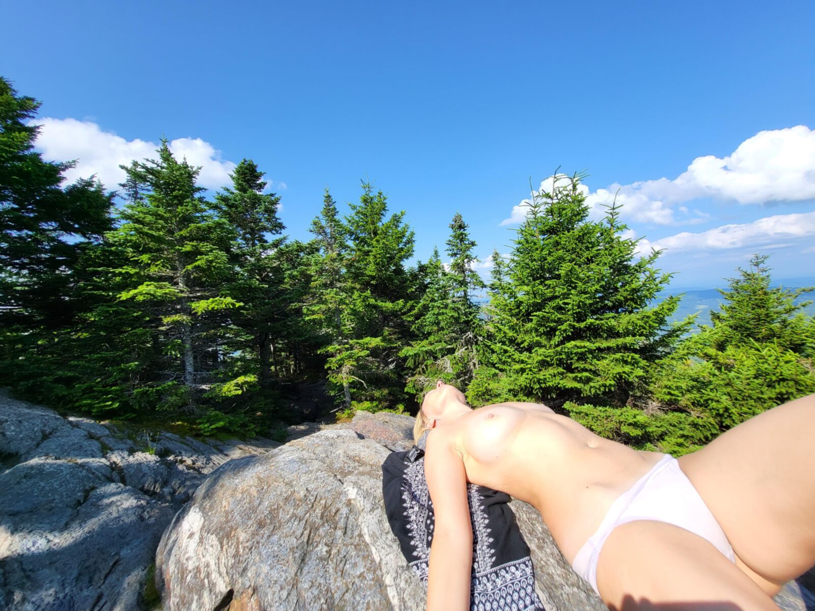 slutty Larisa loves nudism in nature