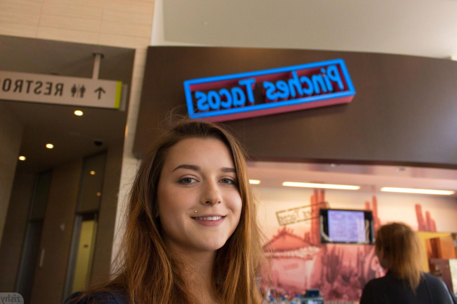 Alex Mae bekam Horchata Gesicht