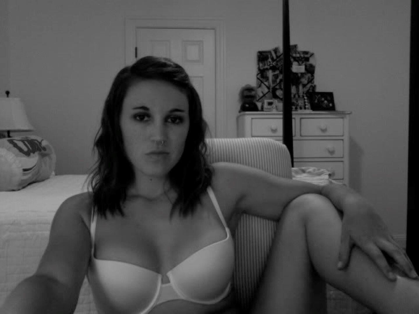 Teen brune sensuelle