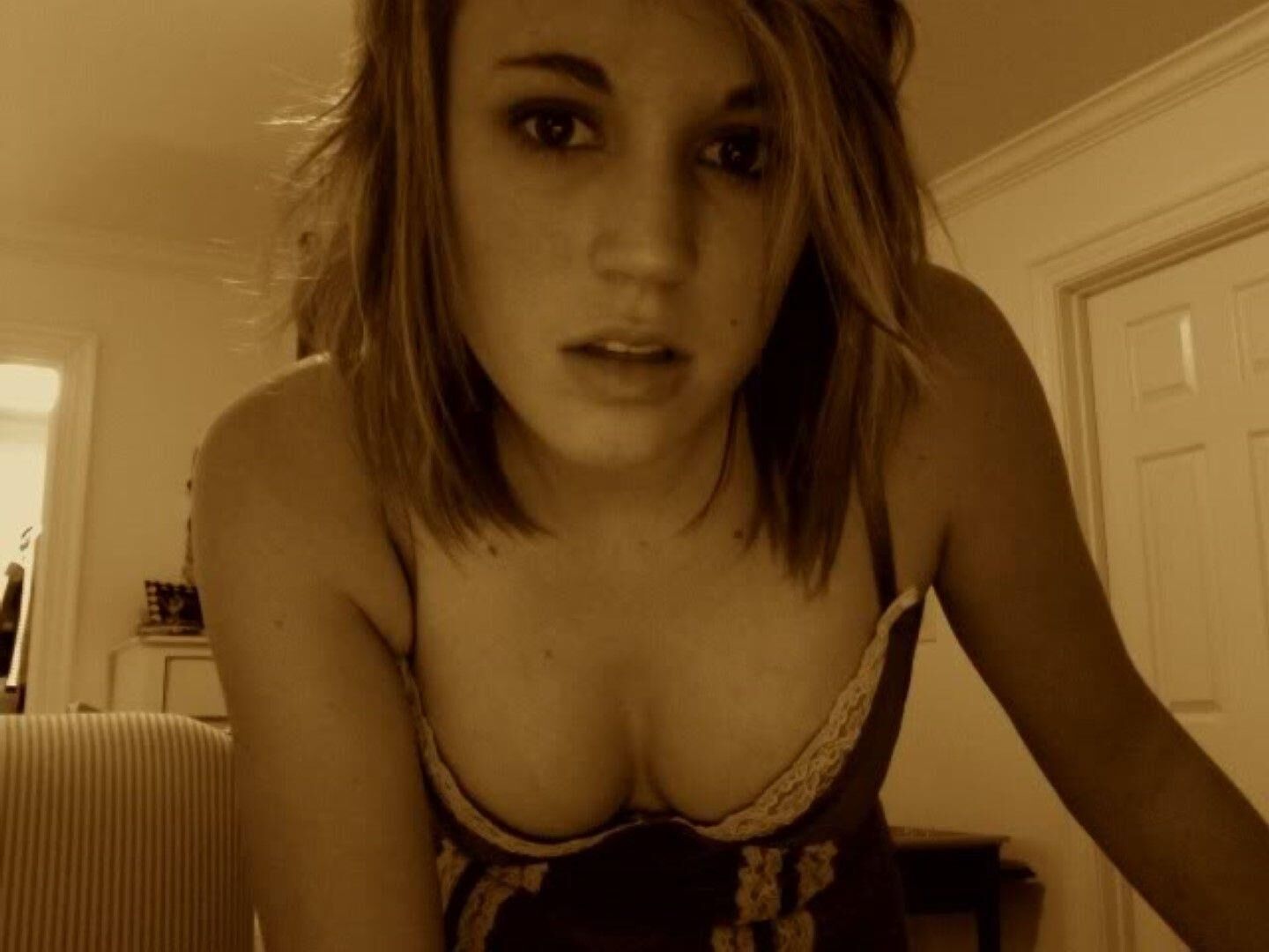 Teen brune sensuelle