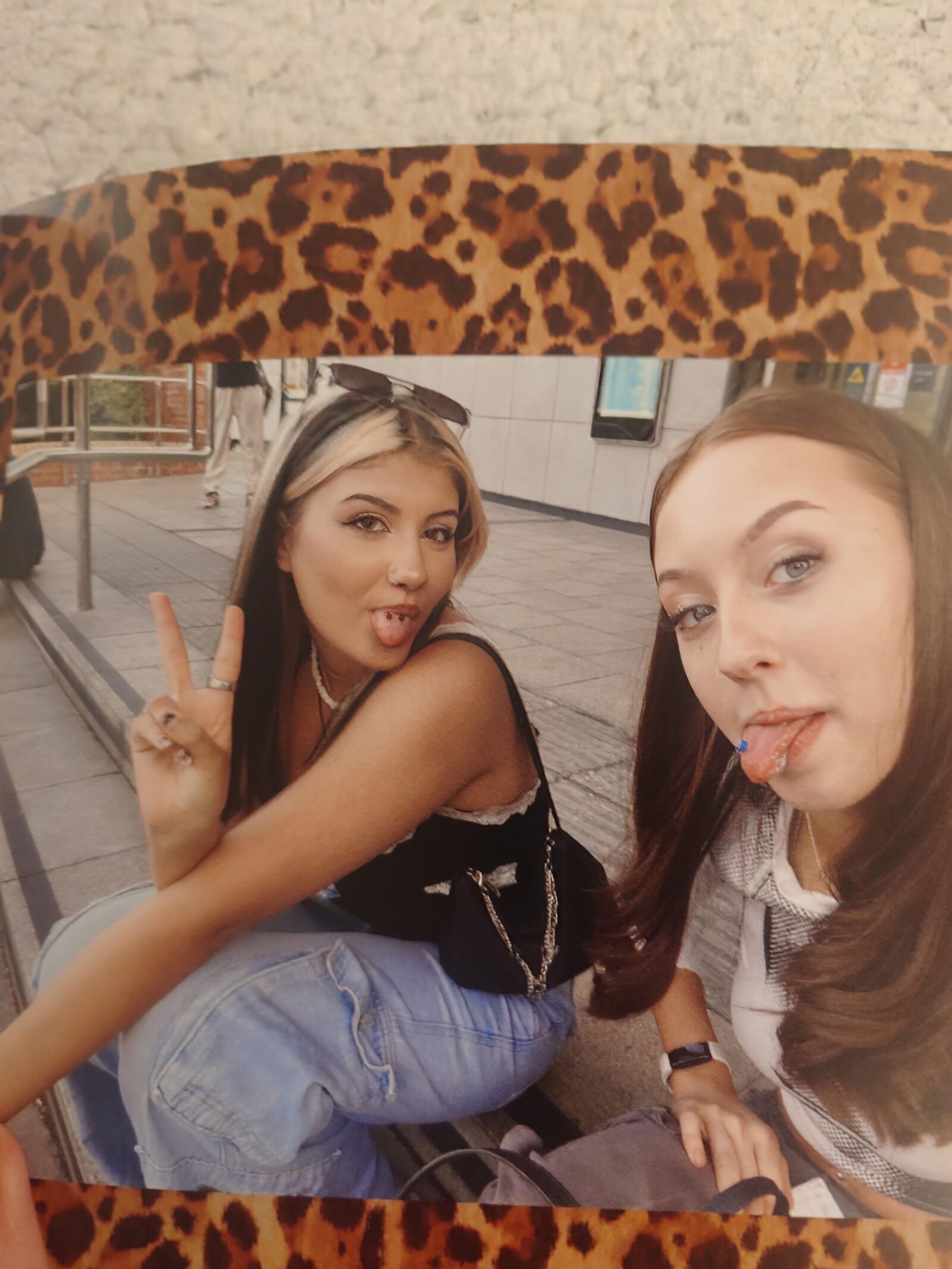 Miah durchbohrte enge britische Chav Teen Slut sexualisiert! 