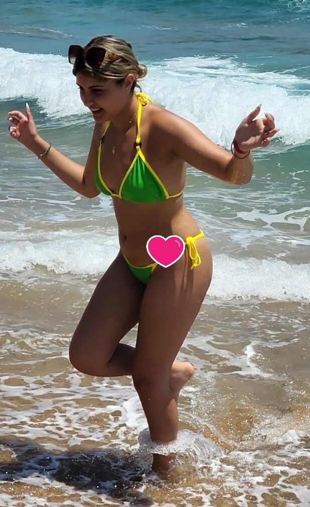 Chev Sexucized British Chav Teen Salope Best Ass and Legs