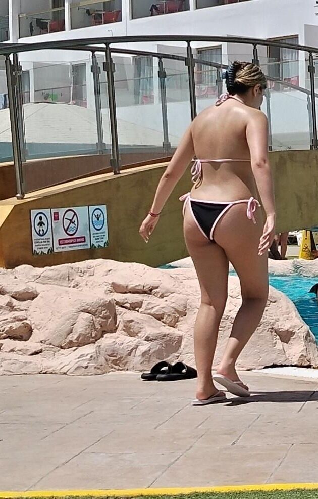 Chev Sexucized British Chav Teen Salope Best Ass and Legs