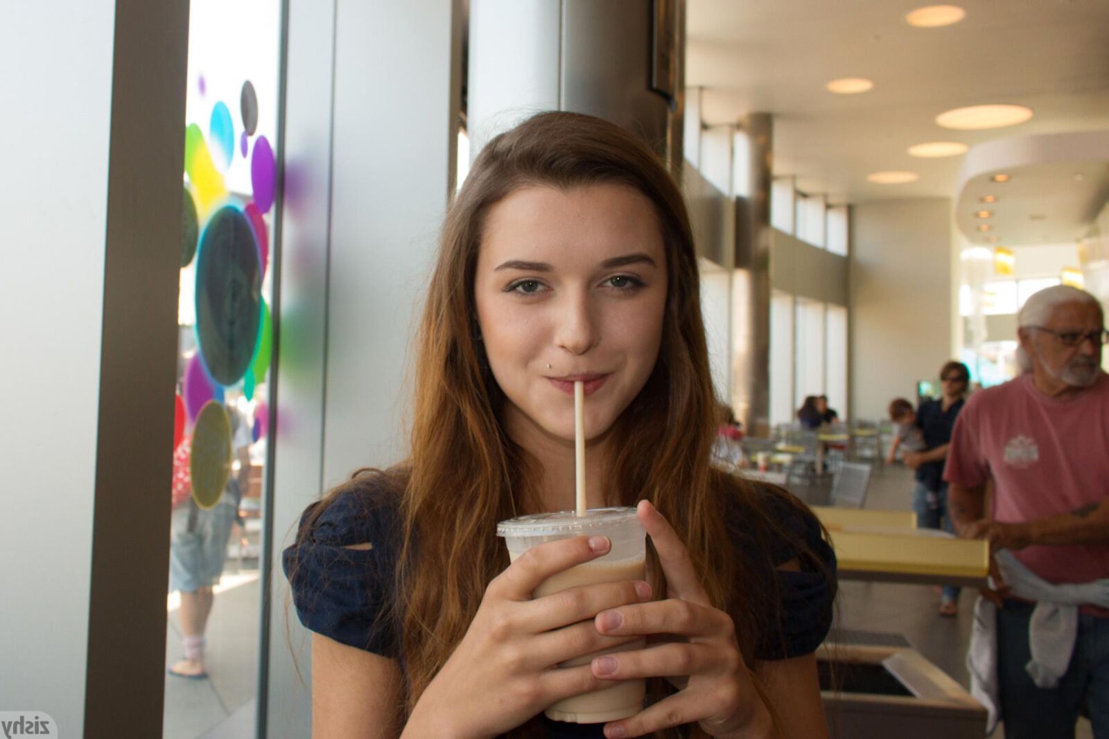 Alex Mae bekam Horchata Gesicht