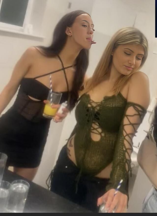 Miah durchbohrte enge britische Chav Teen Slut sexualisiert! 