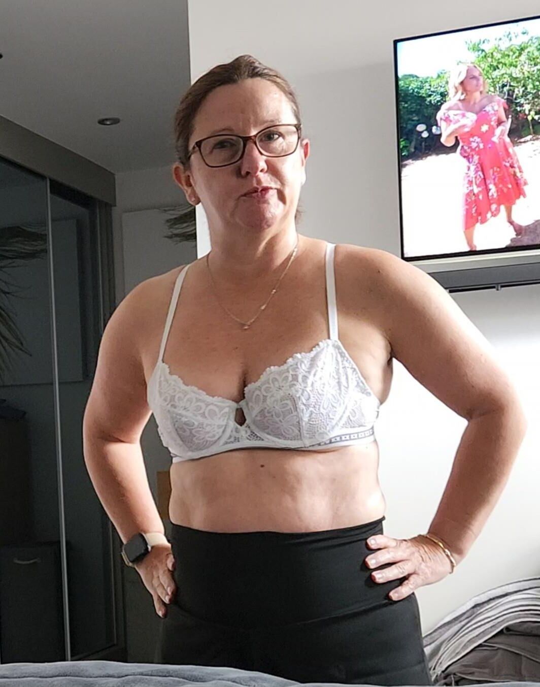 Chubby ft mature milf dans diverses tenues.