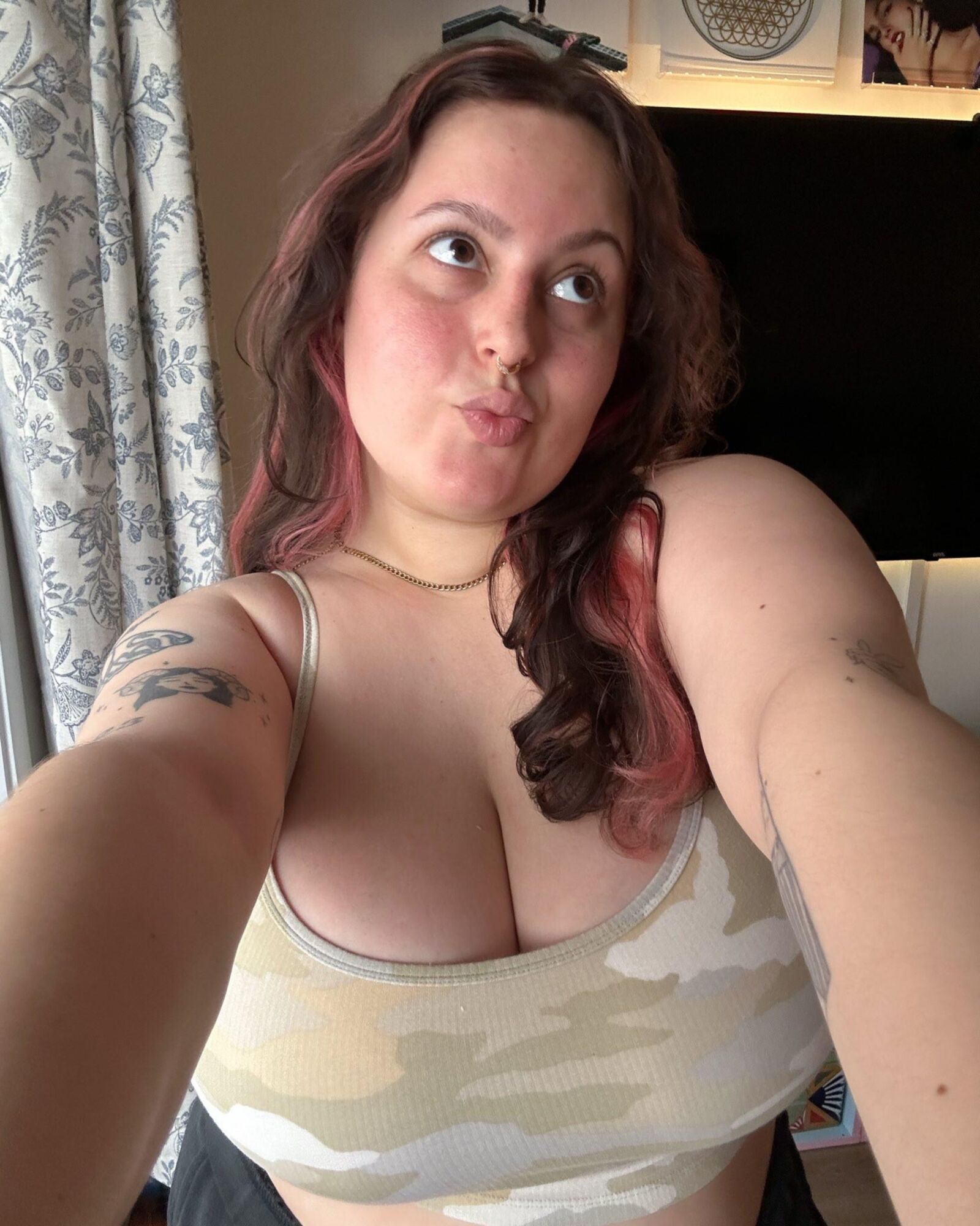 Cris огромные сиськи сексуальная красота BBW Brunette Girl Mixed Ho