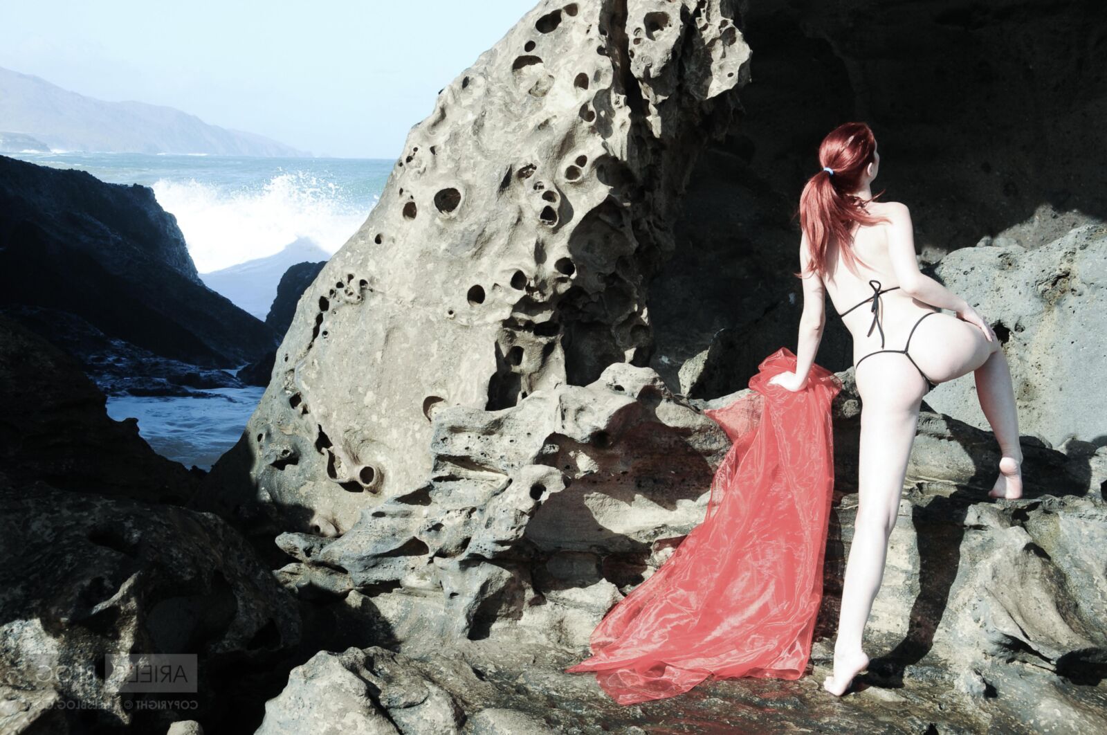 Belle rousse ariel rouge et rouge