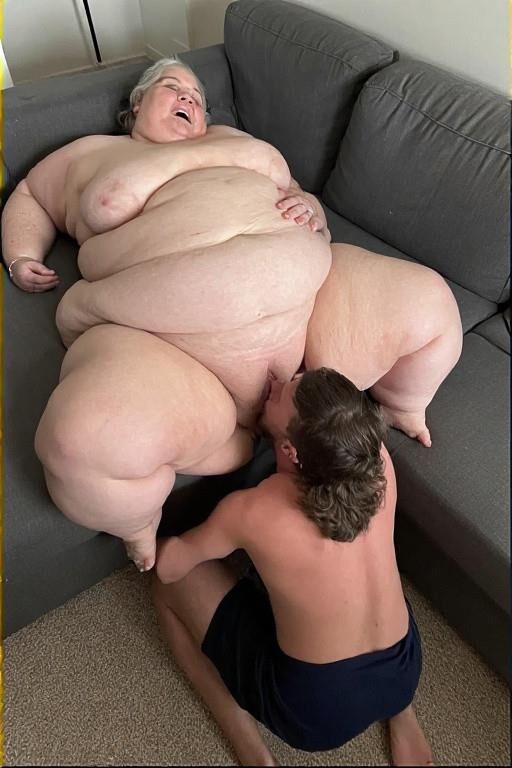 Large Grannies With a Dude Who Loves Large Grannies