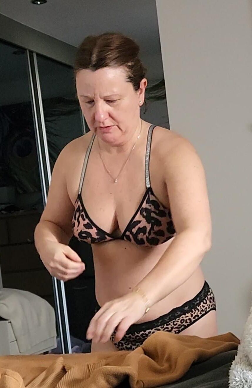 Chubby ft mature milf dans diverses tenues.