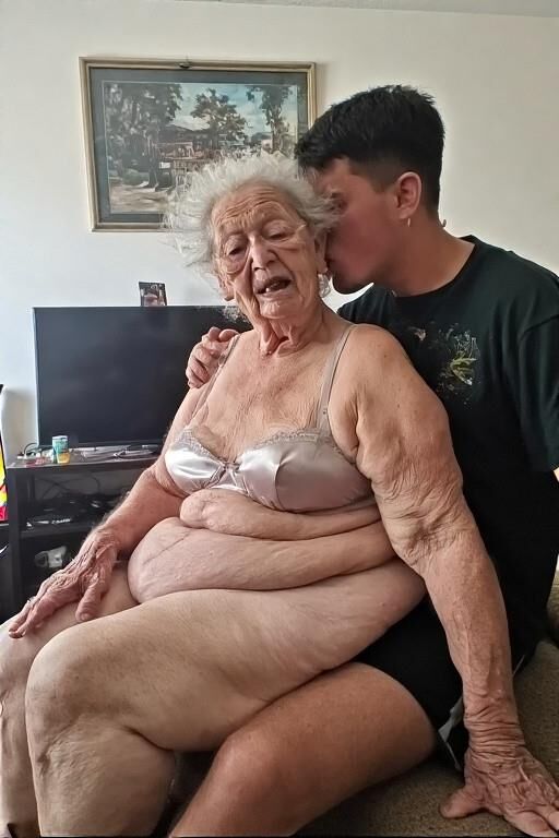 Large Grannies With a Dude Who Loves Large Grannies
