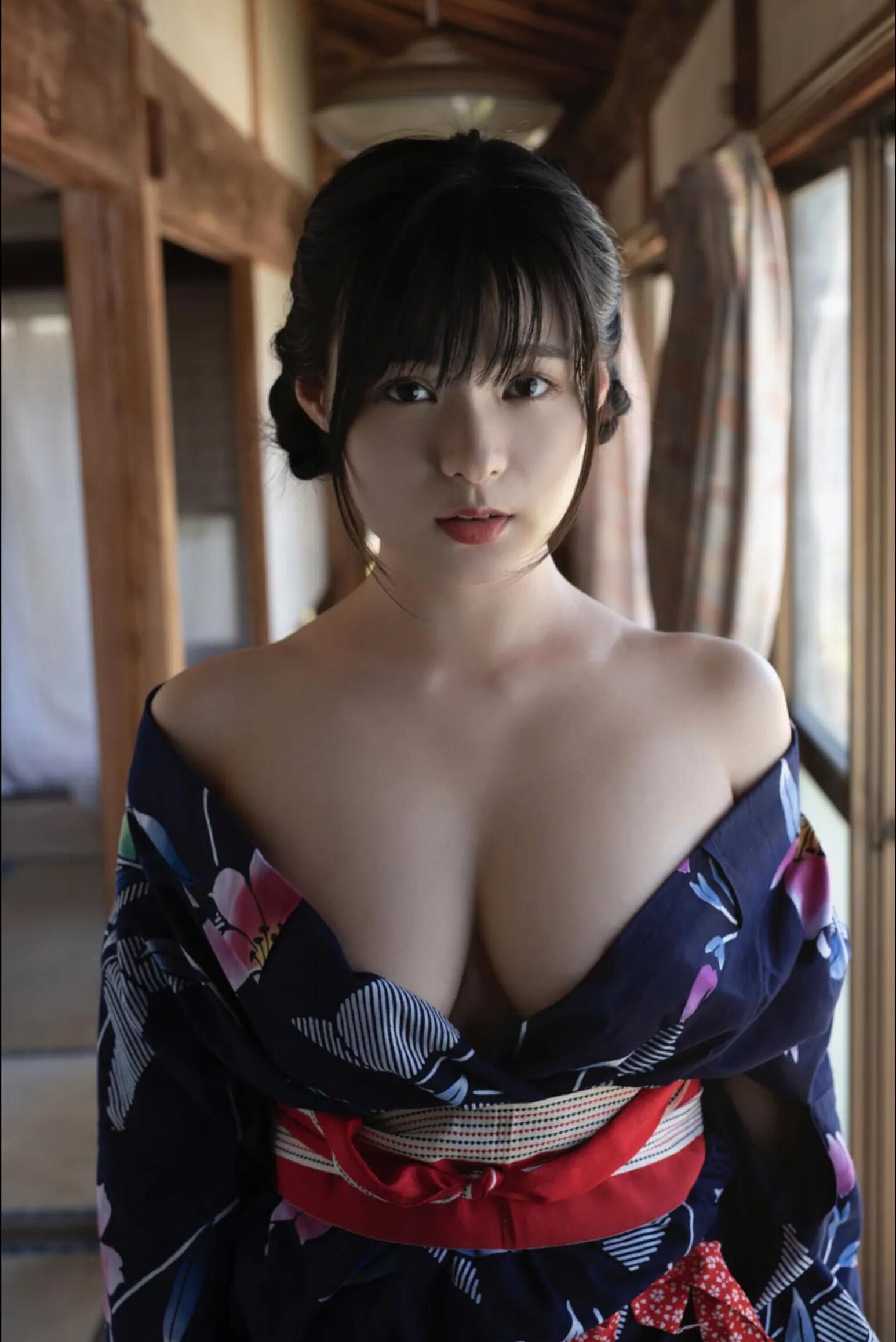 Mizuki Hoshina zieh deinen Yukata ab