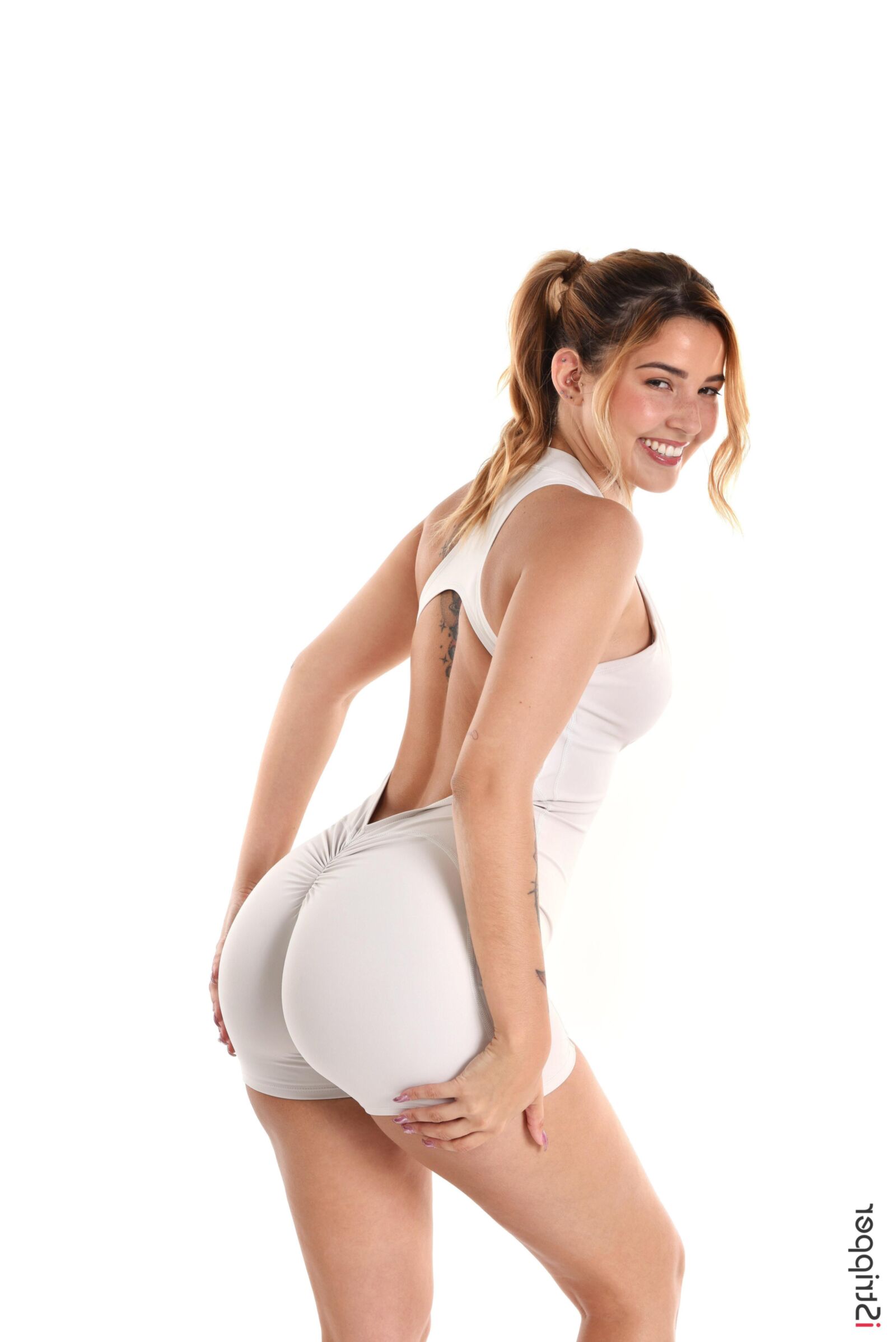 Agatha Vega yo Dia de Enernamiento