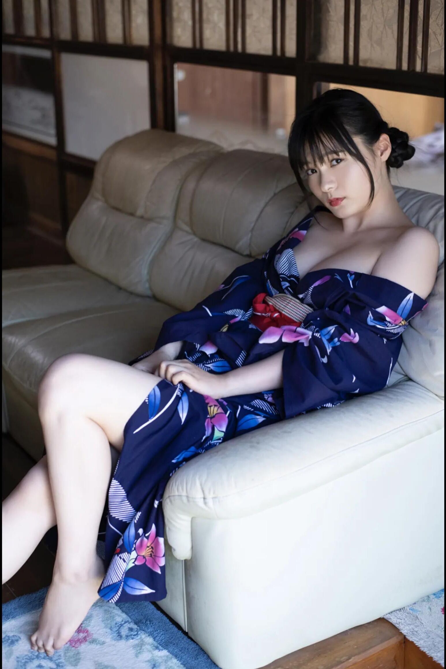 Mizuki Hoshina zieh deinen Yukata ab