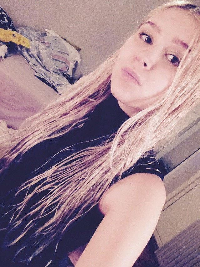 Selfies blonds adolescents minces