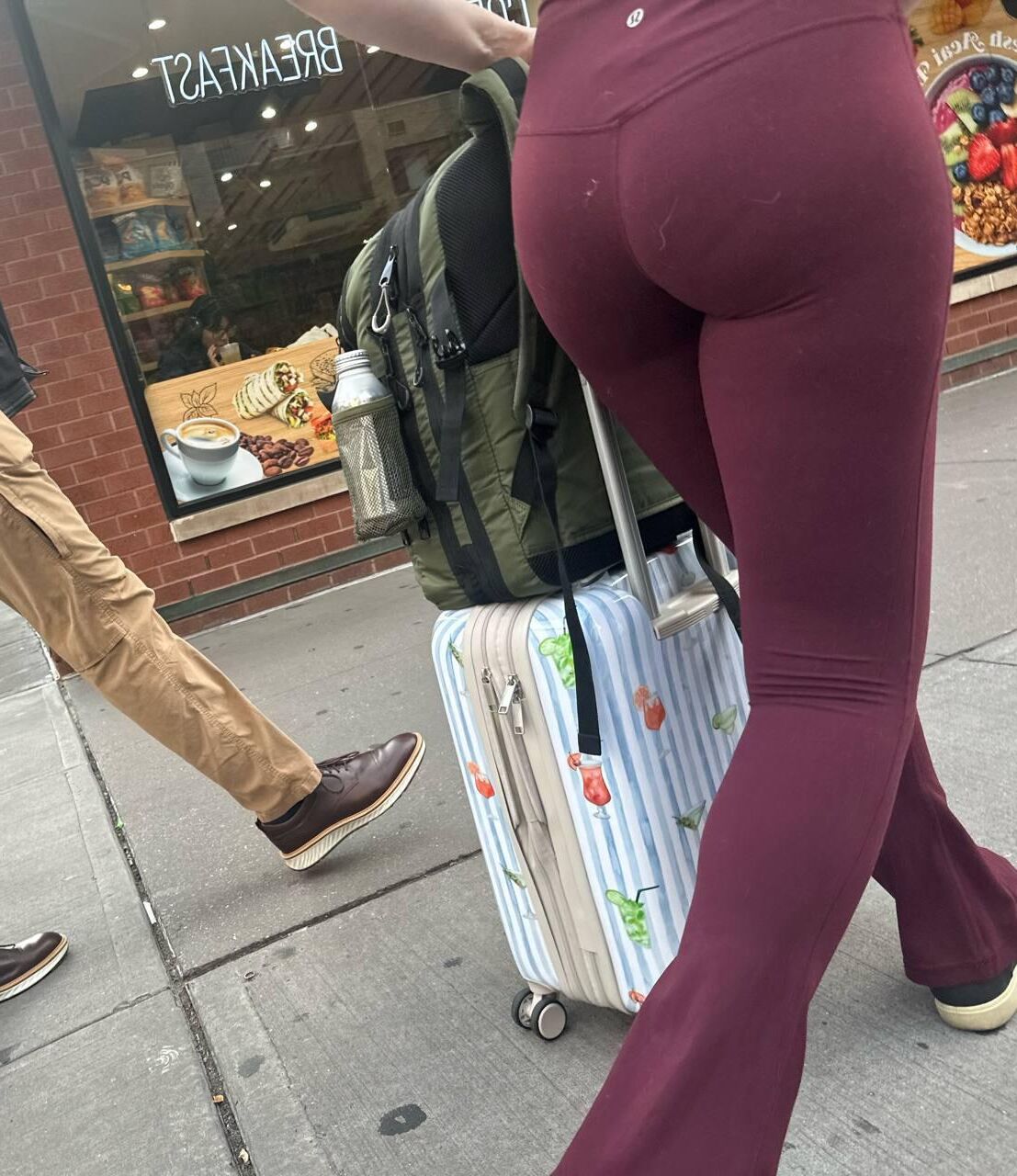 Откровенные леггинсы лапы