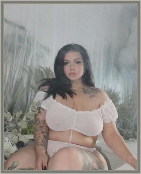 ホットとセクシーなBBW女神フリーダ・ブルガコバ