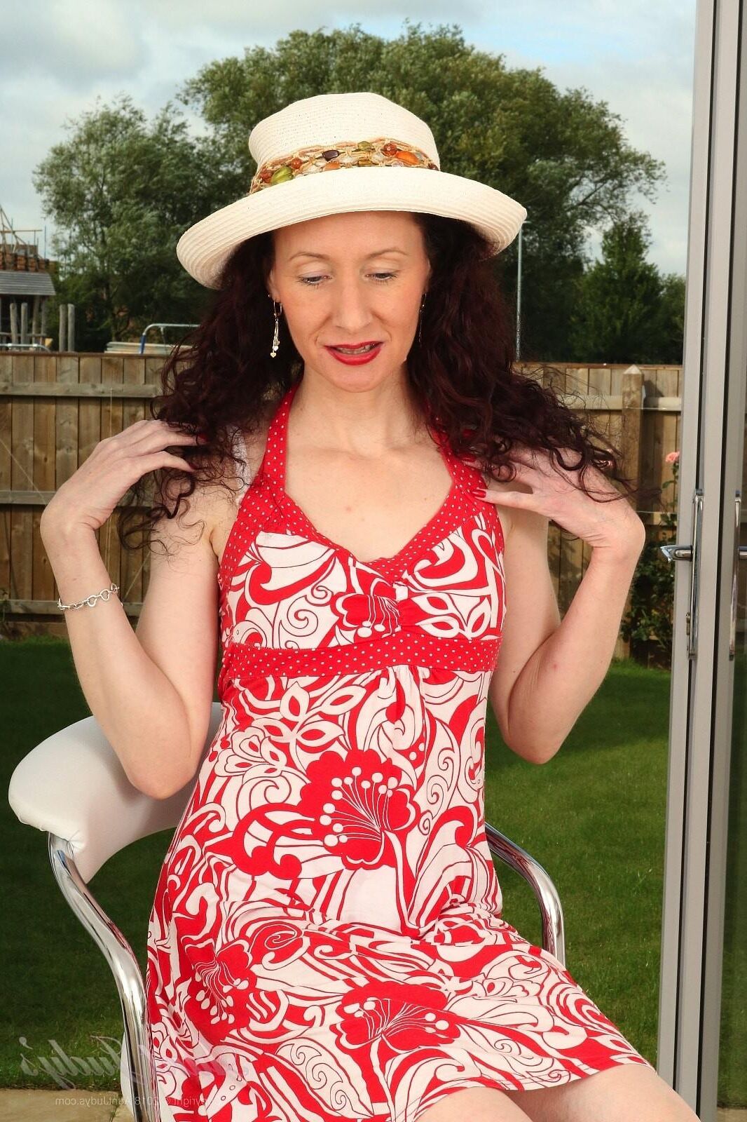 . Scarlet Skinny MILF