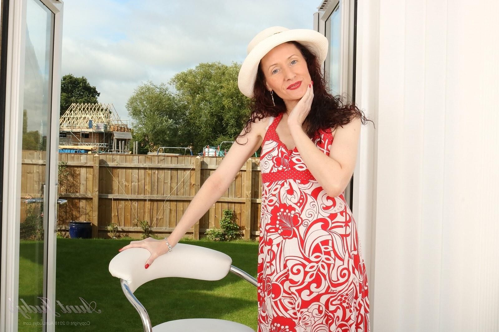 . Scarlet Skinny MILF