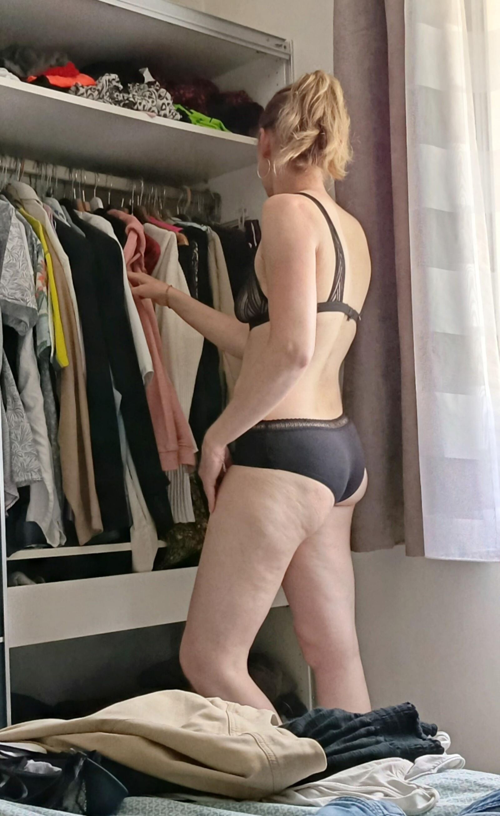 私の妻の白いお尻が気づいていない写真