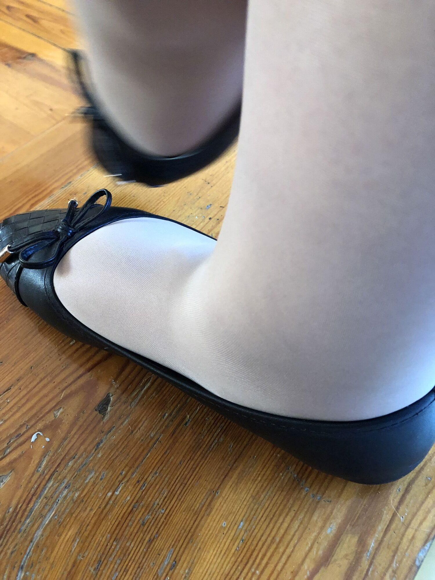 Briller des collants et du pied