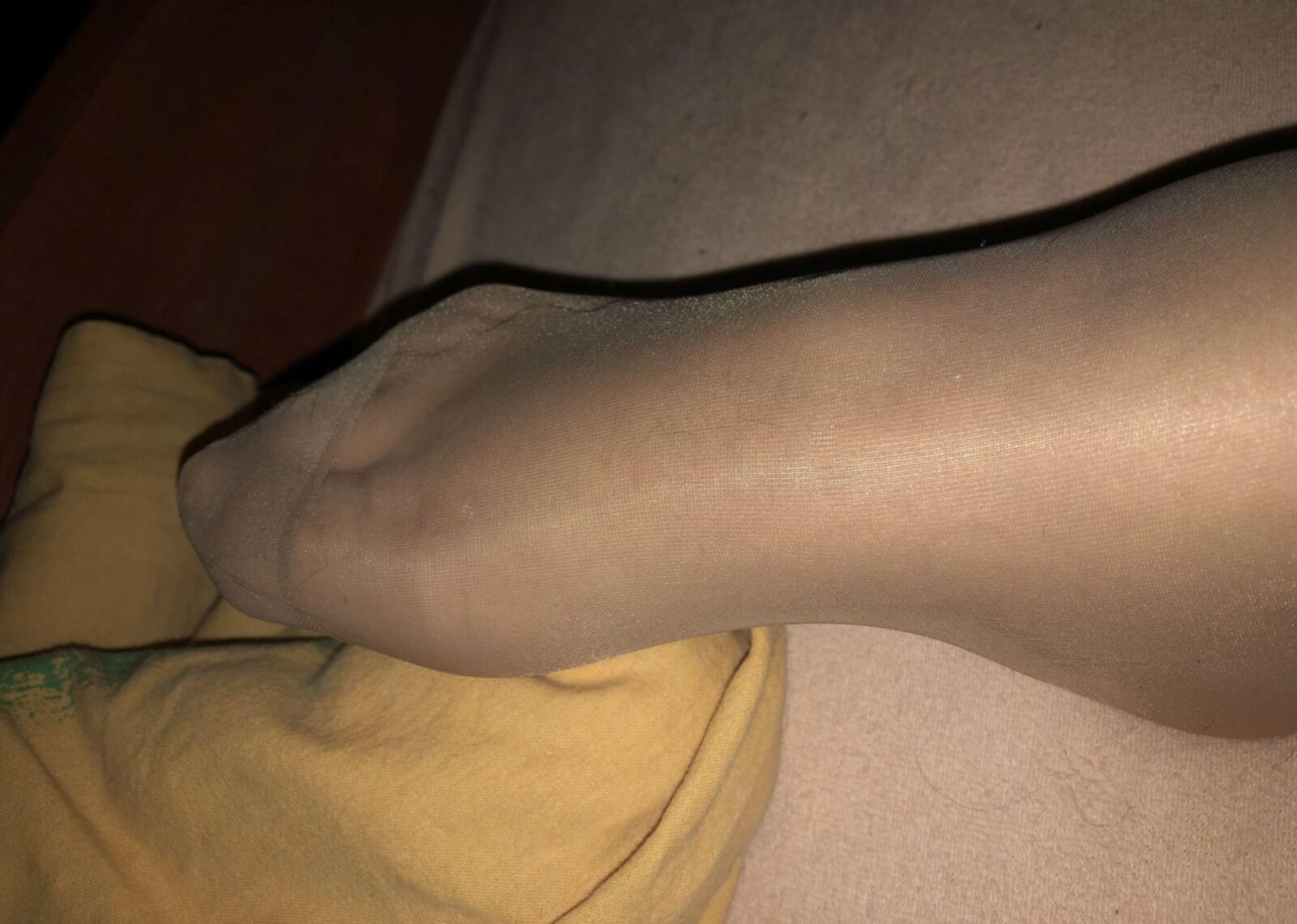 Briller des collants et du pied