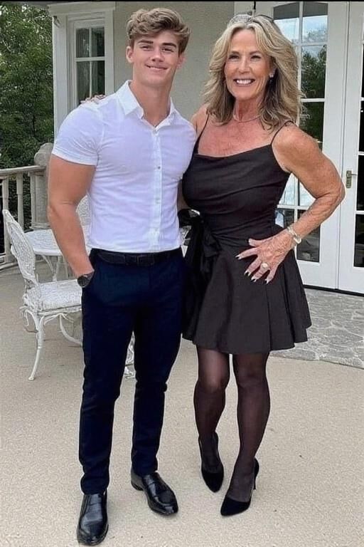 joven y dama mayor