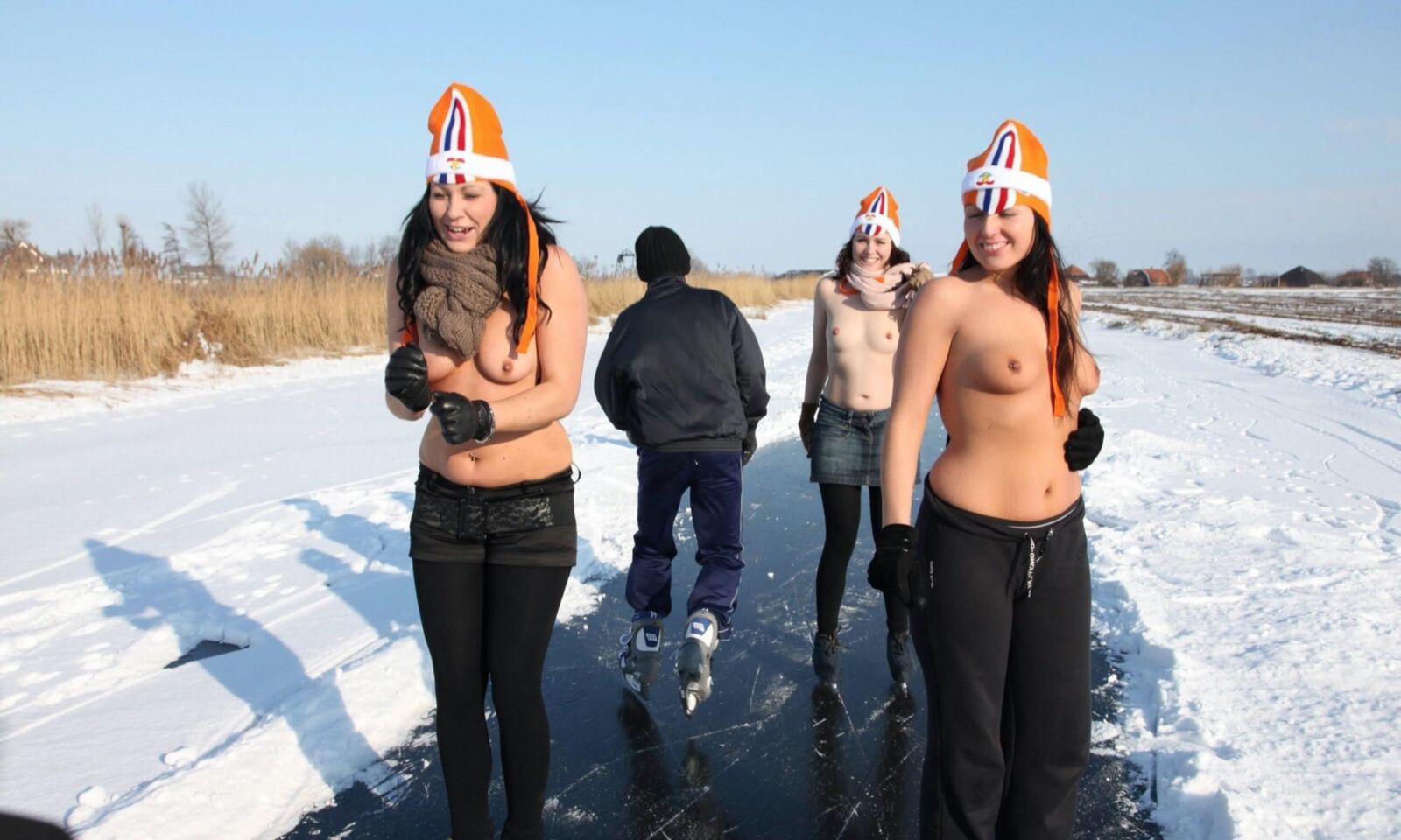 Amateurs Nude Ice skating