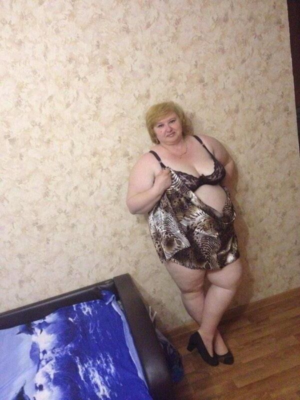 アチンスクのエレナリアルロシアの成熟クジラ