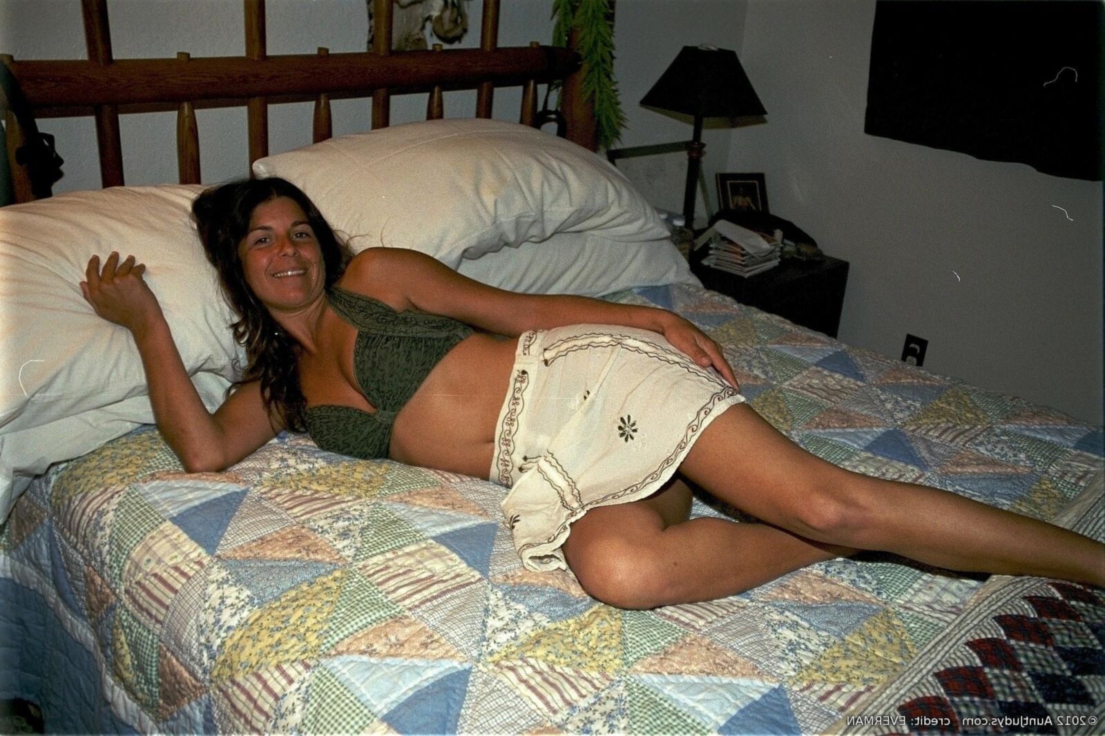 . Aliela a very sexy younger MILF