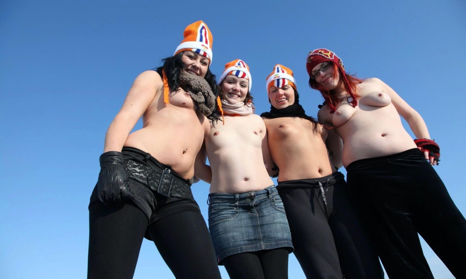 Amateurs Nude Ice skating
