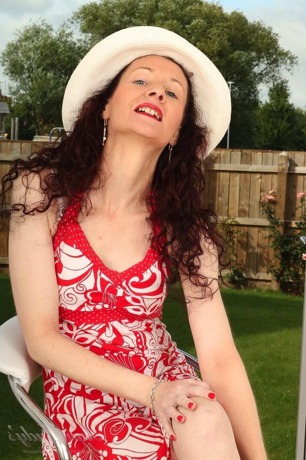 . Scarlet Skinny MILF