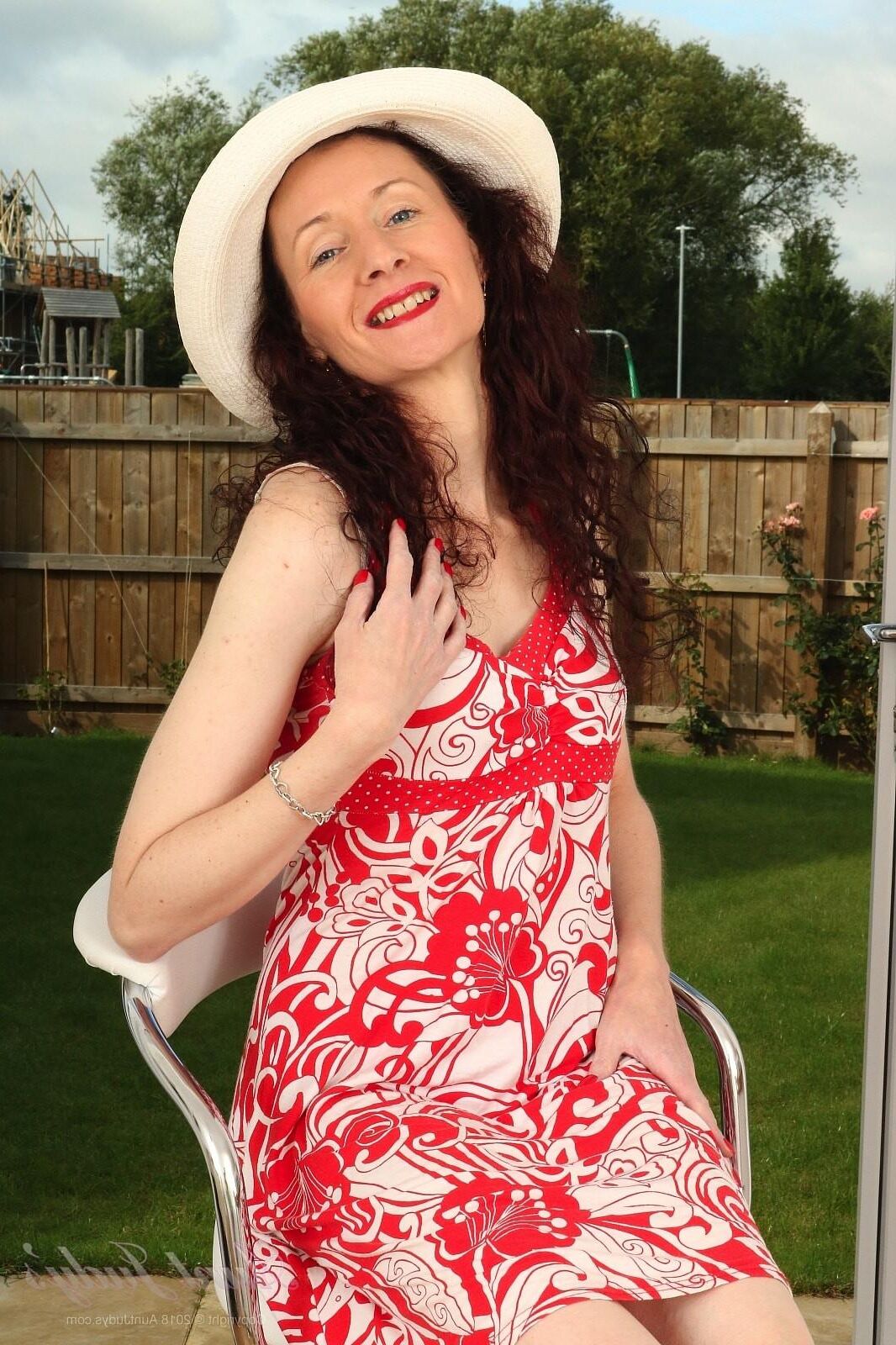 . Scarlet Skinny MILF