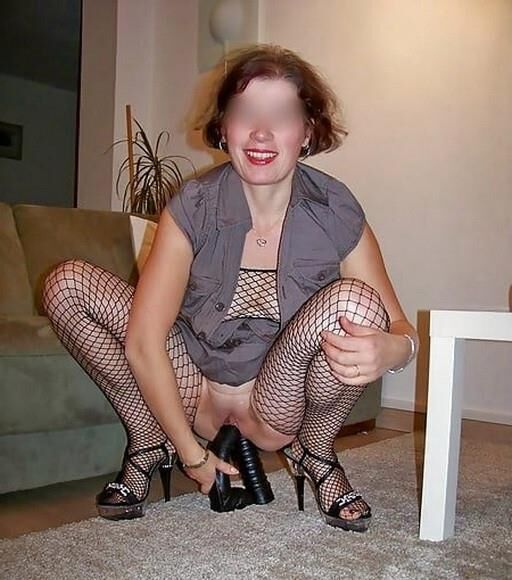 Elle aime les godes et l'anal