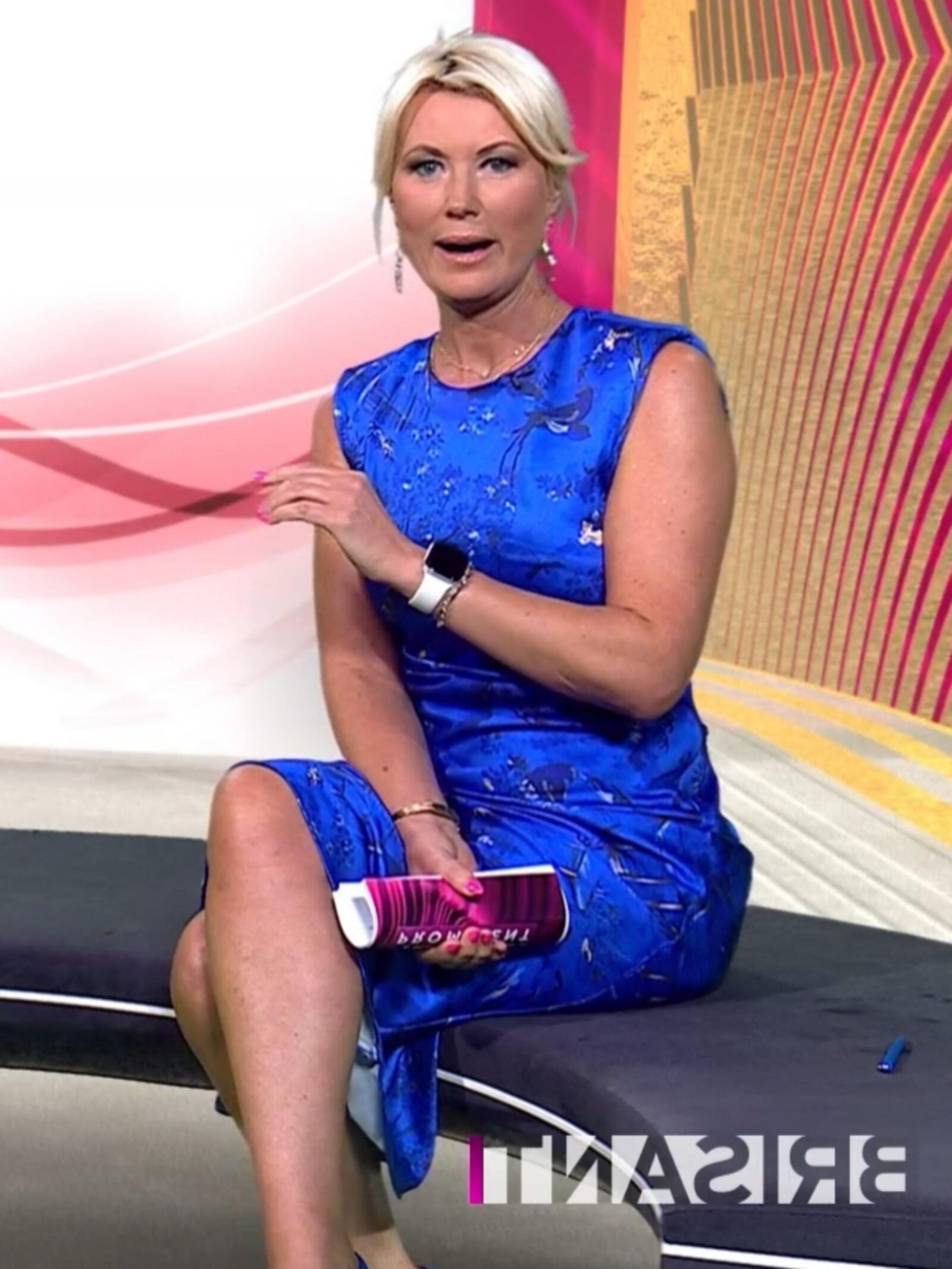 Kamilla S. Geile Fickschlampe Im Sexy Blauen Satinkleid!