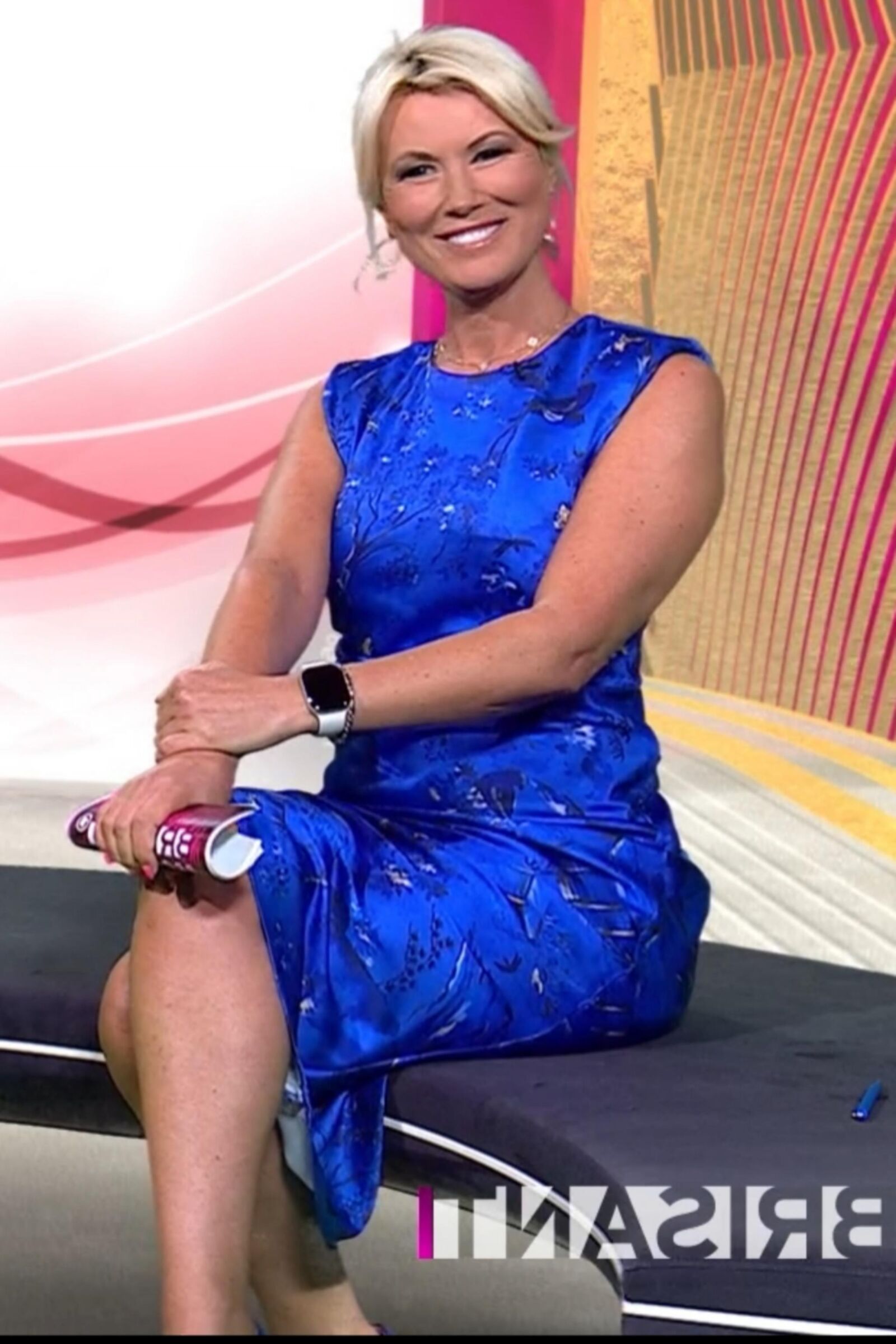 Kamilla S. Geile Fickschlampe Im Sexy Blauen Satinkleid!