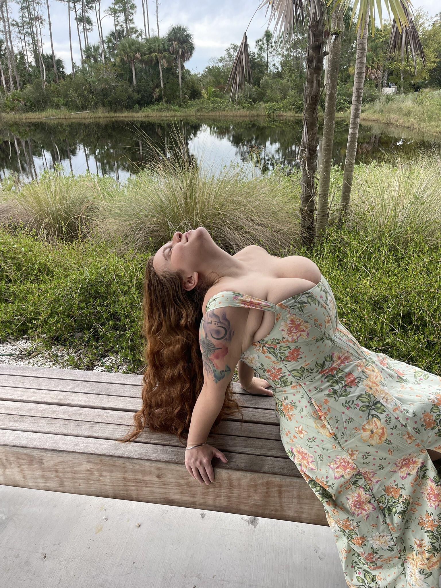Arianna enormes peitos grandes garotas ruivas beleza