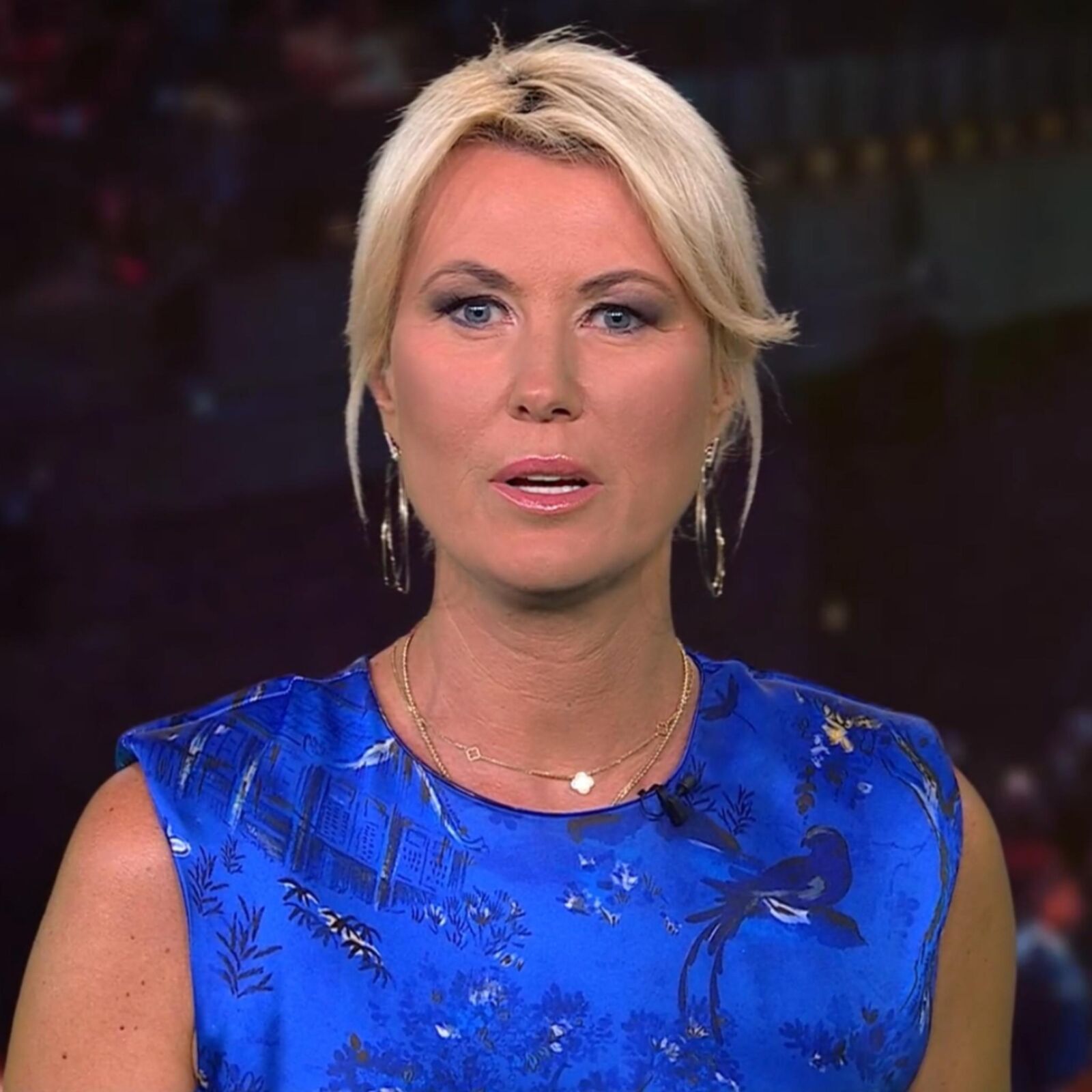 Kamilla S. Geile Fickschlampe Im Sexy Blauen Satinkleid!