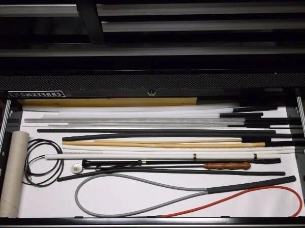 Masters kleiner Werkzeugschrank für ein kleines Spiel im Büro