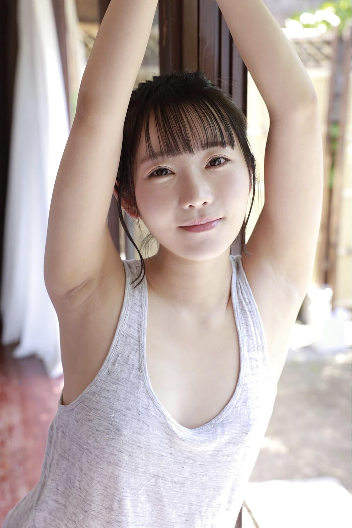 Yui Shirasaka revelou férias de verão no campo