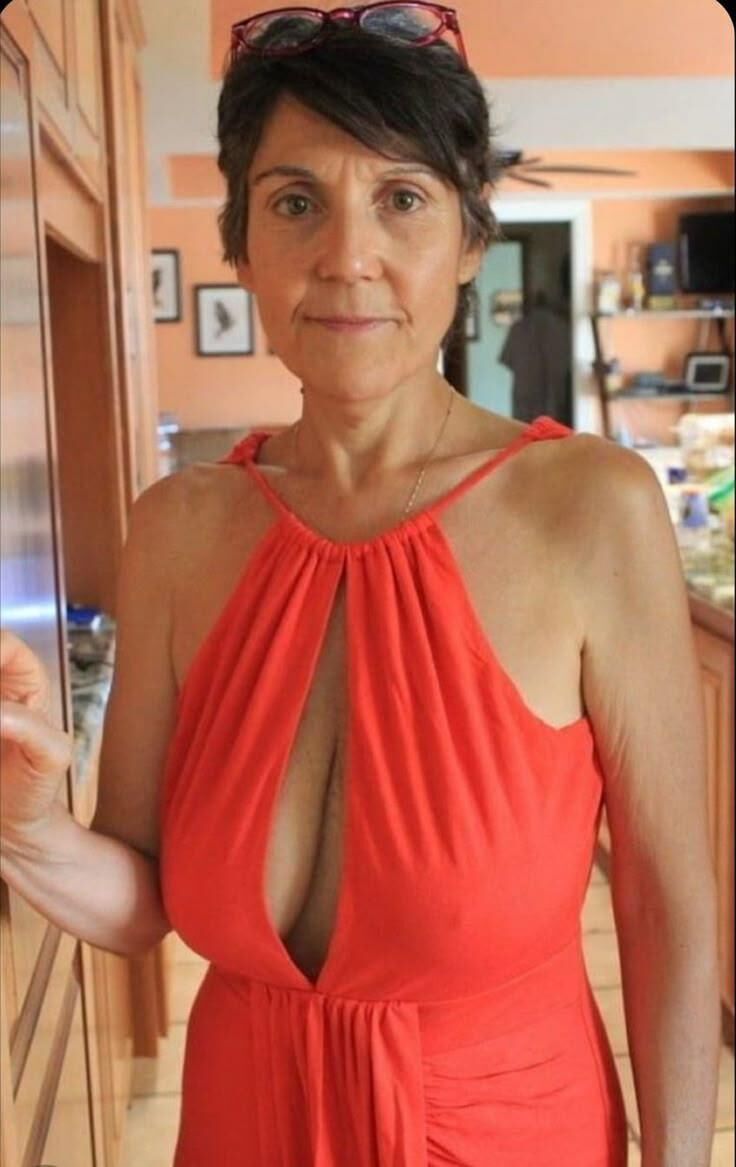 Não nude amadurece e Grannie