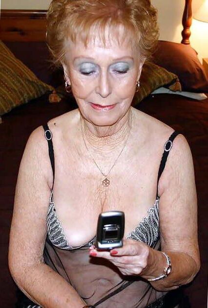 Não nude amadurece e Grannie