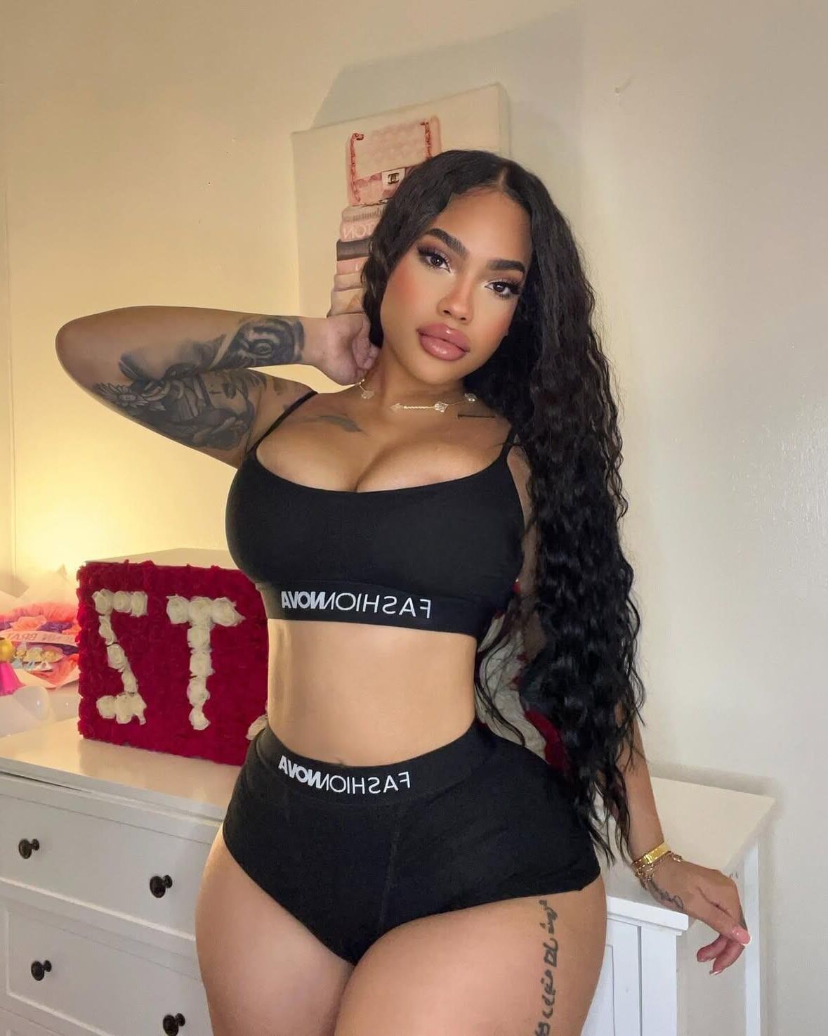 Busty Ebony Legends Vol。